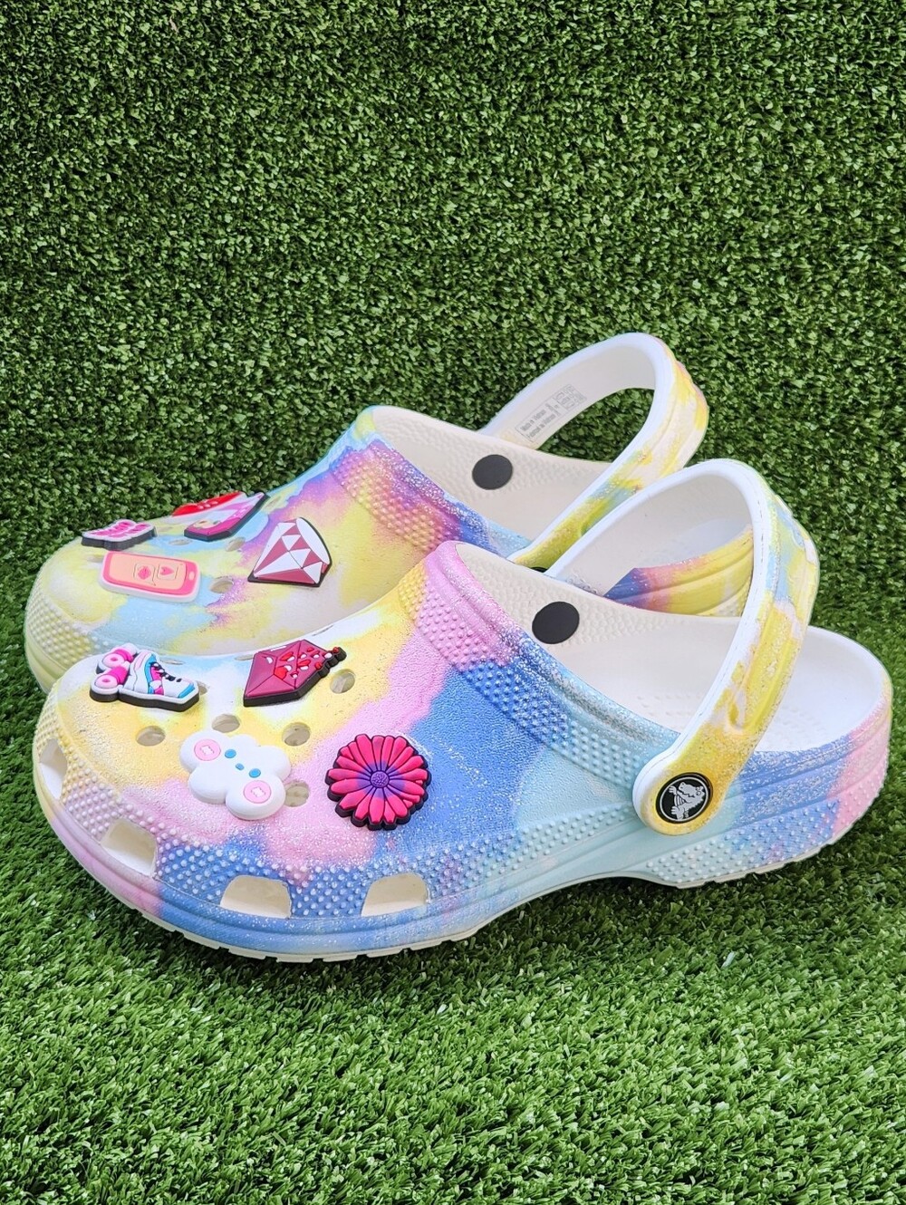 CROCS Classic Tie-Dye Graphic Clogs Jibbitzs Included Size J5 Big Girls Youth - Picture 6 of 16